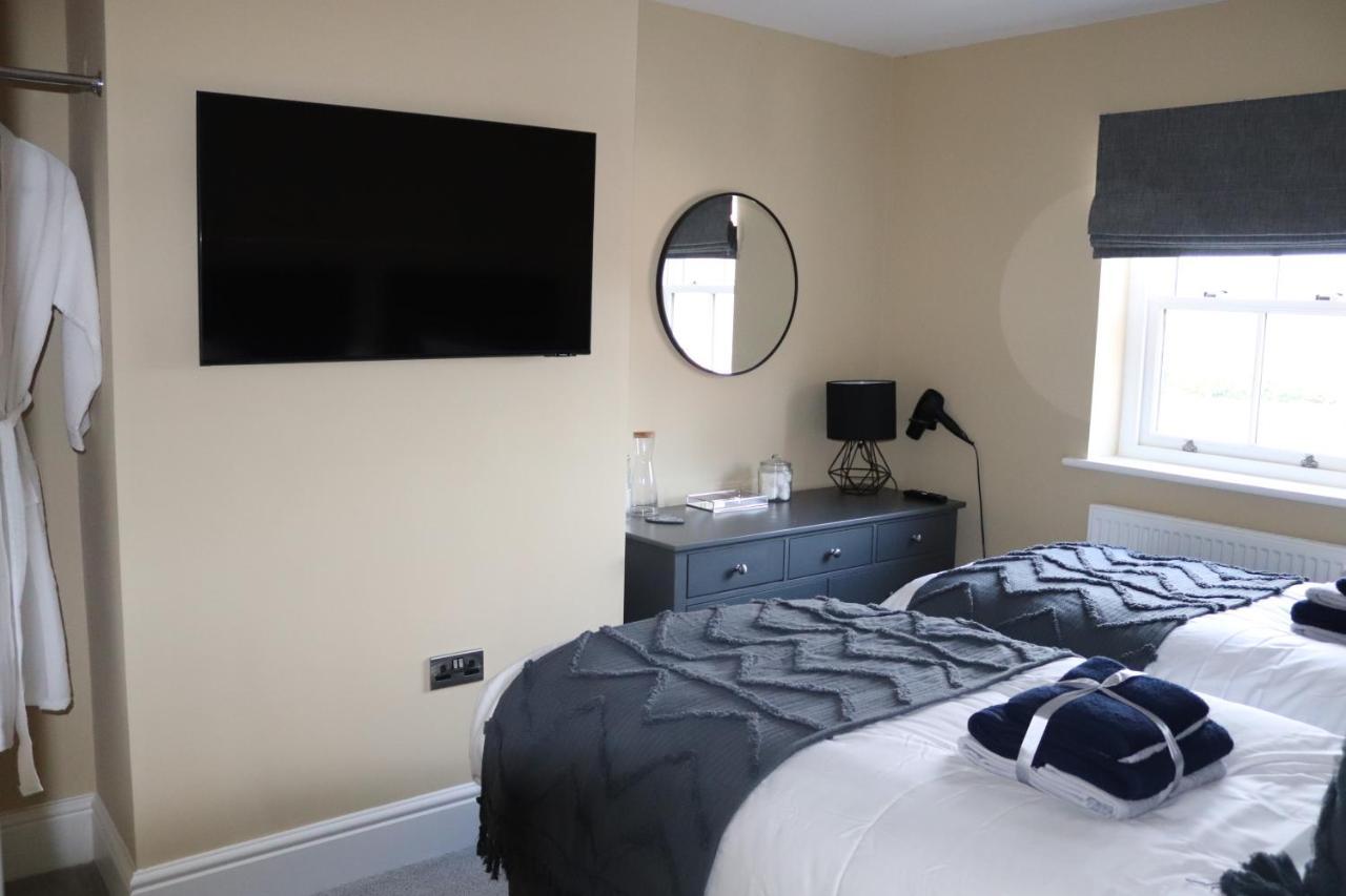 Canal View Cottage With Log Fire & Parking Blisworth Exterior foto